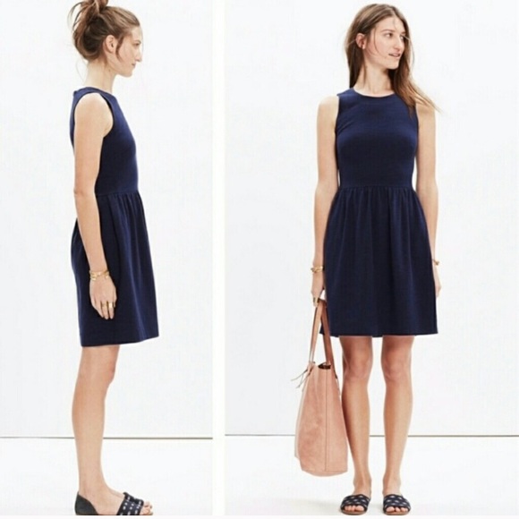 Cue Dresses & Skirts - Beautiful classic ‘Hepburn’ style dress w/pockets!